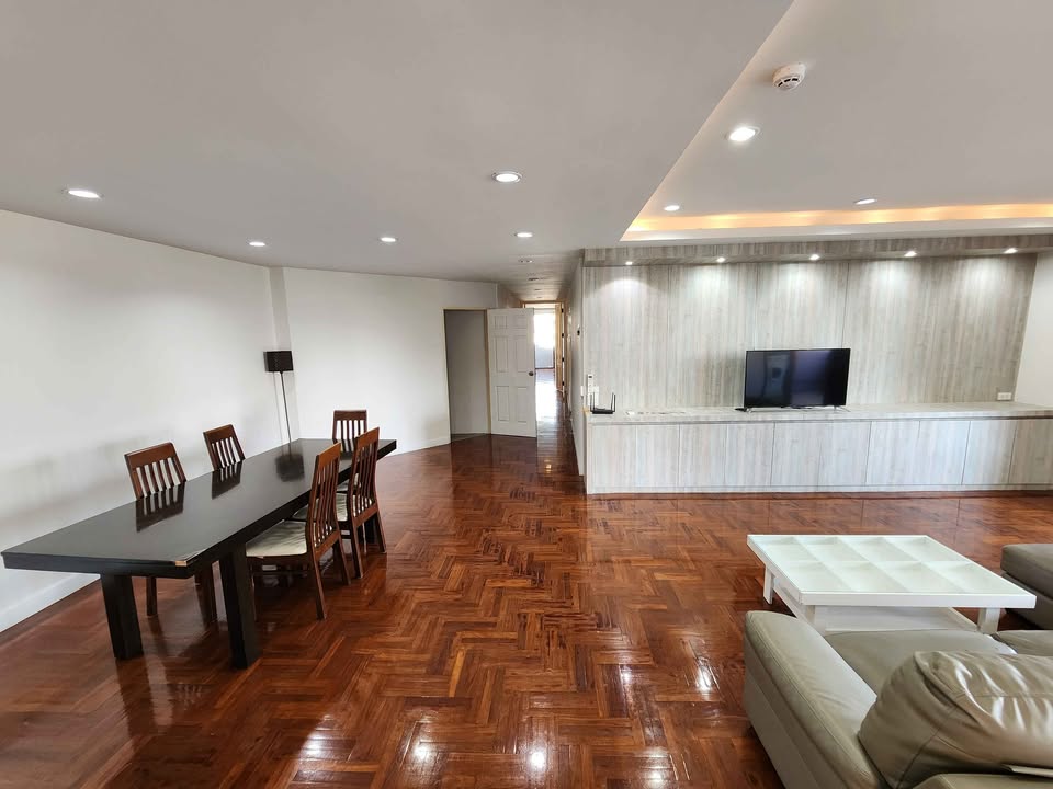 4-Bedroom, 3-Bathroom Condo at Premier Sukhumvit 24, 203 sqm, For Rent 65,000 THB, 450m to BTS Phrom Phong, Fully Furnished, Pet-Friendly