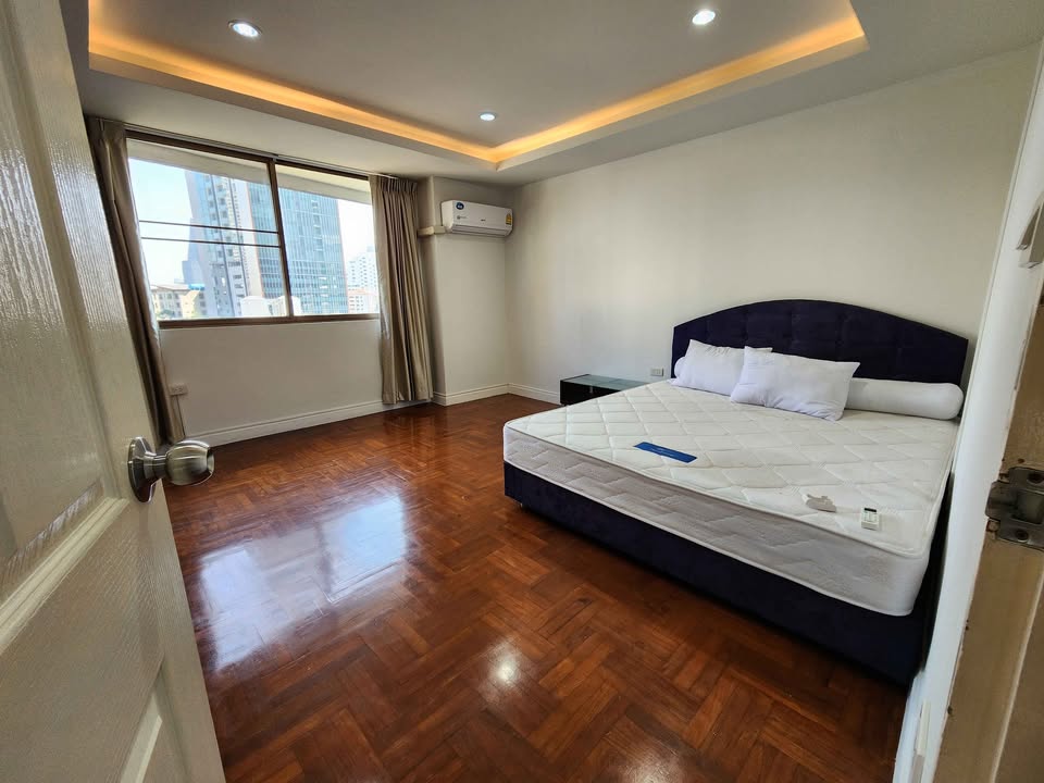4-Bedroom, 3-Bathroom Condo at Premier Sukhumvit 24, 203 sqm, For Rent 65,000 THB, 450m to BTS Phrom Phong, Fully Furnished, Pet-Friendly
