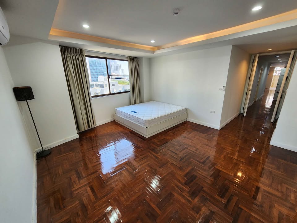 4-Bedroom, 3-Bathroom Condo at Premier Sukhumvit 24, 203 sqm, For Rent 65,000 THB, 450m to BTS Phrom Phong, Fully Furnished, Pet-Friendly