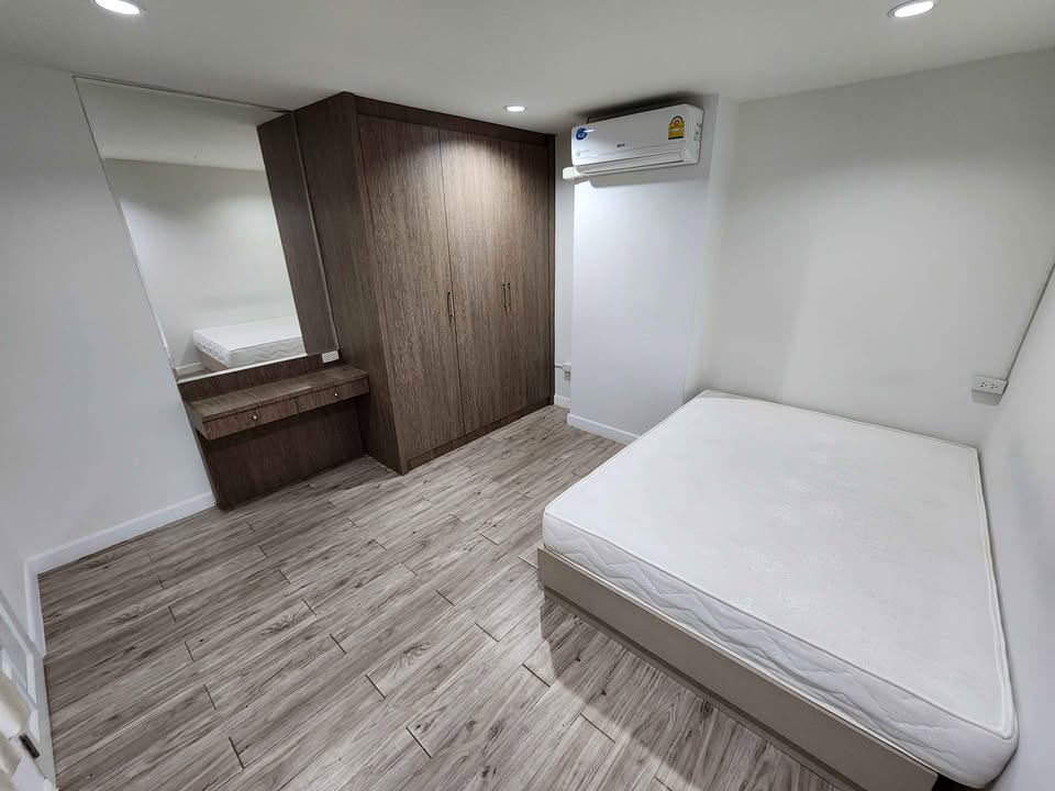 4-Bedroom, 3-Bathroom Condo at Premier Sukhumvit 24, 203 sqm, For Rent 65,000 THB, 450m to BTS Phrom Phong, Fully Furnished, Pet-Friendly