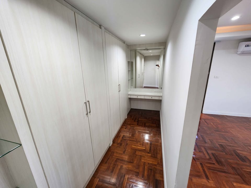 4-Bedroom, 3-Bathroom Condo at Premier Sukhumvit 24, 203 sqm, For Rent 65,000 THB, 450m to BTS Phrom Phong, Fully Furnished, Pet-Friendly