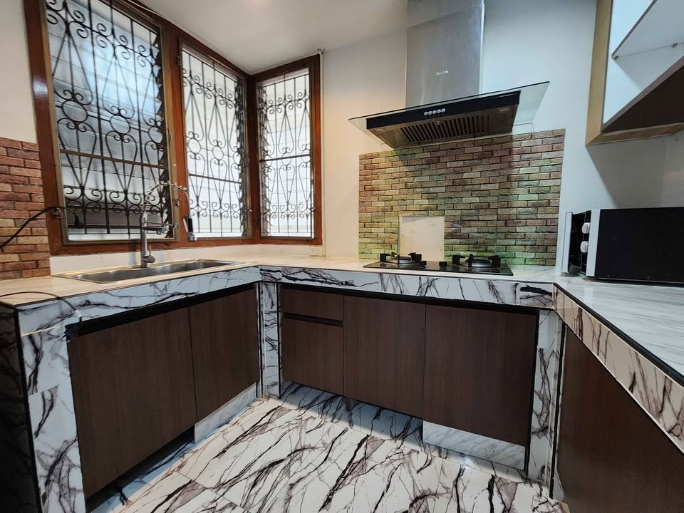 4-Bedroom, 3-Bathroom Condo at Premier Sukhumvit 24, 203 sqm, For Rent 65,000 THB, 450m to BTS Phrom Phong, Fully Furnished, Pet-Friendly