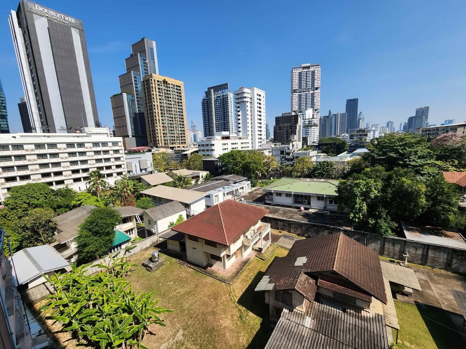 4-Bedroom, 3-Bathroom Condo at Premier Sukhumvit 24, 203 sqm, For Rent 65,000 THB, 450m to BTS Phrom Phong, Fully Furnished, Pet-Friendly