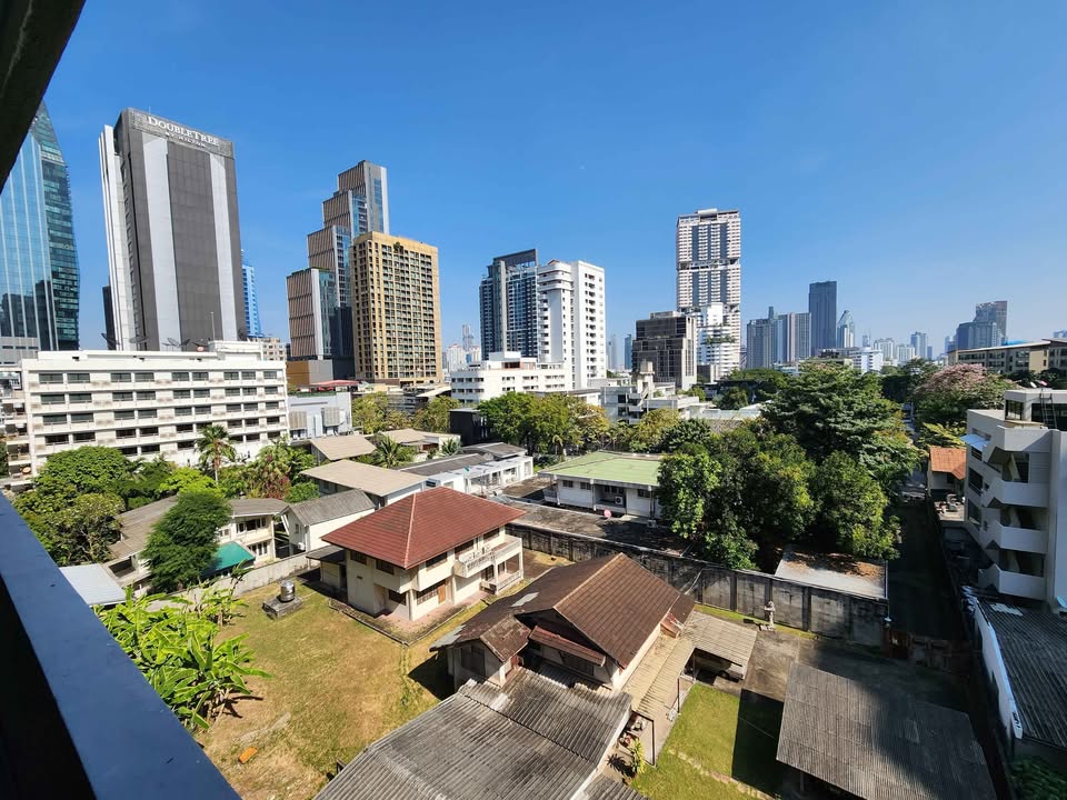 4-Bedroom, 3-Bathroom Condo at Premier Sukhumvit 24, 203 sqm, For Rent 65,000 THB, 450m to BTS Phrom Phong, Fully Furnished, Pet-Friendly