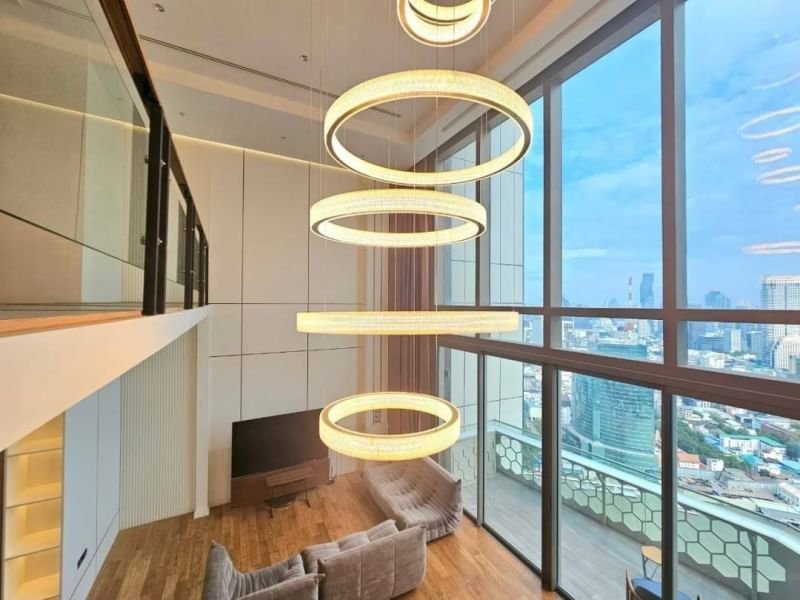 Spacious 4-bedroom, 6-bathroom duplex at Magnolias Waterfront Residences, 300 sqm, fully furnished, high floor with panoramic river and city views, next to ICONSIAM.