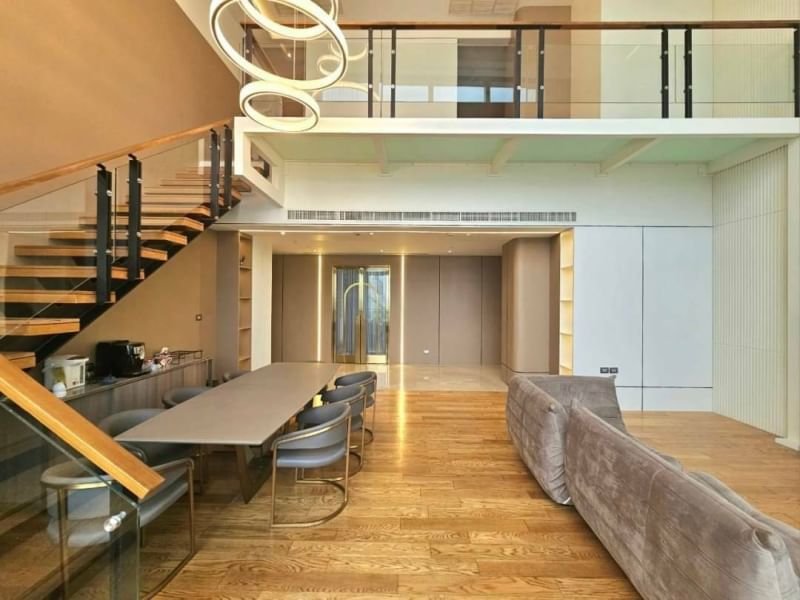 Spacious 4-bedroom, 6-bathroom duplex at Magnolias Waterfront Residences, 300 sqm, fully furnished, high floor with panoramic river and city views, next to ICONSIAM.