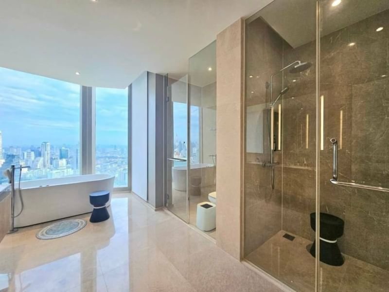 Spacious 4-bedroom, 6-bathroom duplex at Magnolias Waterfront Residences, 300 sqm, fully furnished, high floor with panoramic river and city views, next to ICONSIAM.