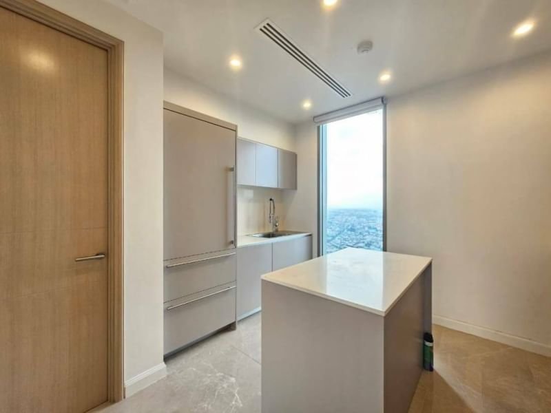 Spacious 4-bedroom, 6-bathroom duplex at Magnolias Waterfront Residences, 300 sqm, fully furnished, high floor with panoramic river and city views, next to ICONSIAM.