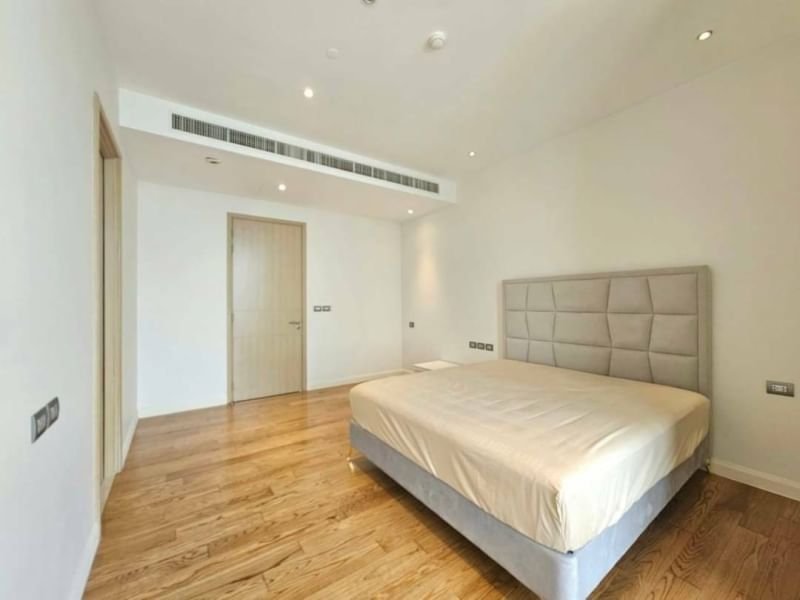 Spacious 4-bedroom, 6-bathroom duplex at Magnolias Waterfront Residences, 300 sqm, fully furnished, high floor with panoramic river and city views, next to ICONSIAM.