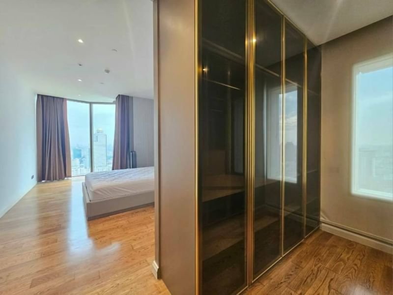 Spacious 4-bedroom, 6-bathroom duplex at Magnolias Waterfront Residences, 300 sqm, fully furnished, high floor with panoramic river and city views, next to ICONSIAM.