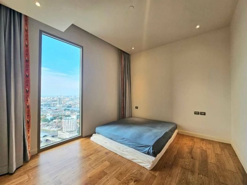 Spacious 4-bedroom, 6-bathroom duplex at Magnolias Waterfront Residences, 300 sqm, fully furnished, high floor with panoramic river and city views, next to ICONSIAM.
