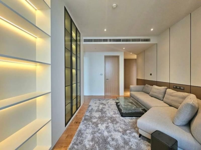Spacious 4-bedroom, 6-bathroom duplex at Magnolias Waterfront Residences, 300 sqm, fully furnished, high floor with panoramic river and city views, next to ICONSIAM.