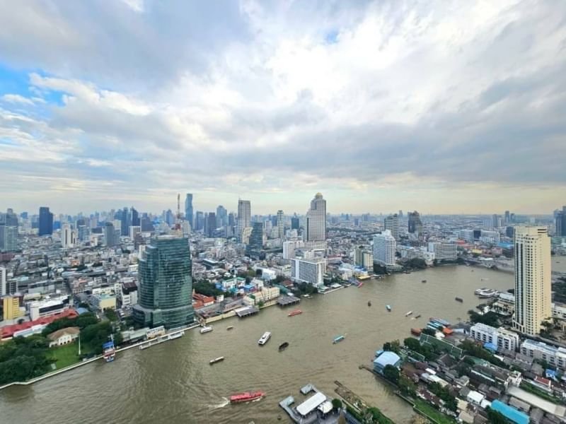 Spacious 4-bedroom, 6-bathroom duplex at Magnolias Waterfront Residences, 300 sqm, fully furnished, high floor with panoramic river and city views, next to ICONSIAM.