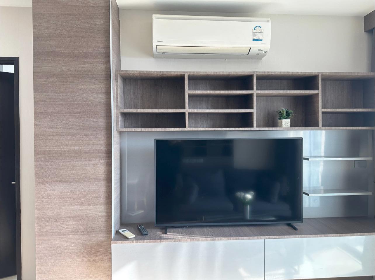 1-Bedroom 1-Bathroom 54sqm Sky Walk Residences for Rent 40K THB, Near BTS Phra Khanong, Fully Furnished, Modern Condo in Vibrant Phra Khanong