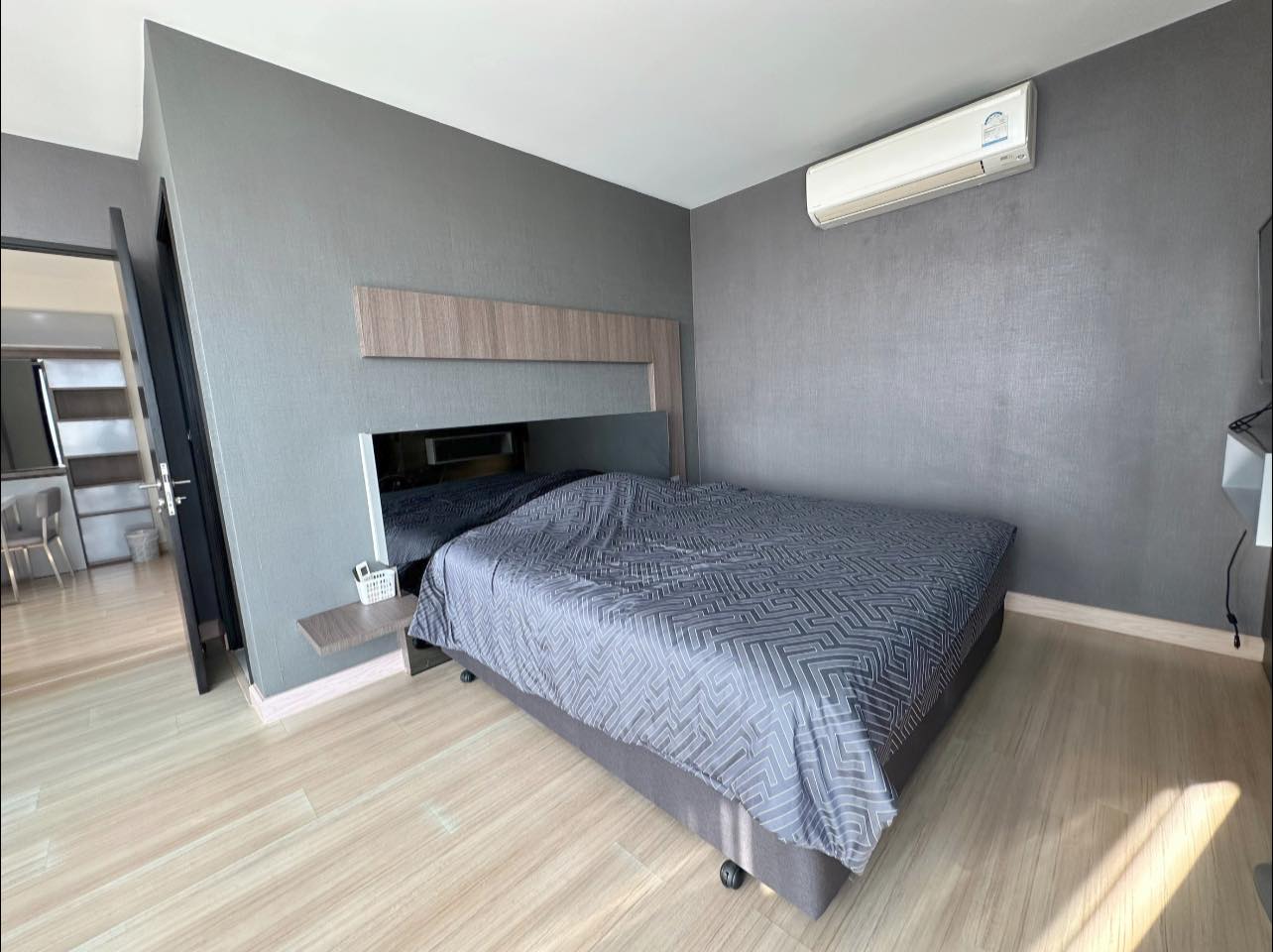 1-Bedroom 1-Bathroom 54sqm Sky Walk Residences for Rent 40K THB, Near BTS Phra Khanong, Fully Furnished, Modern Condo in Vibrant Phra Khanong