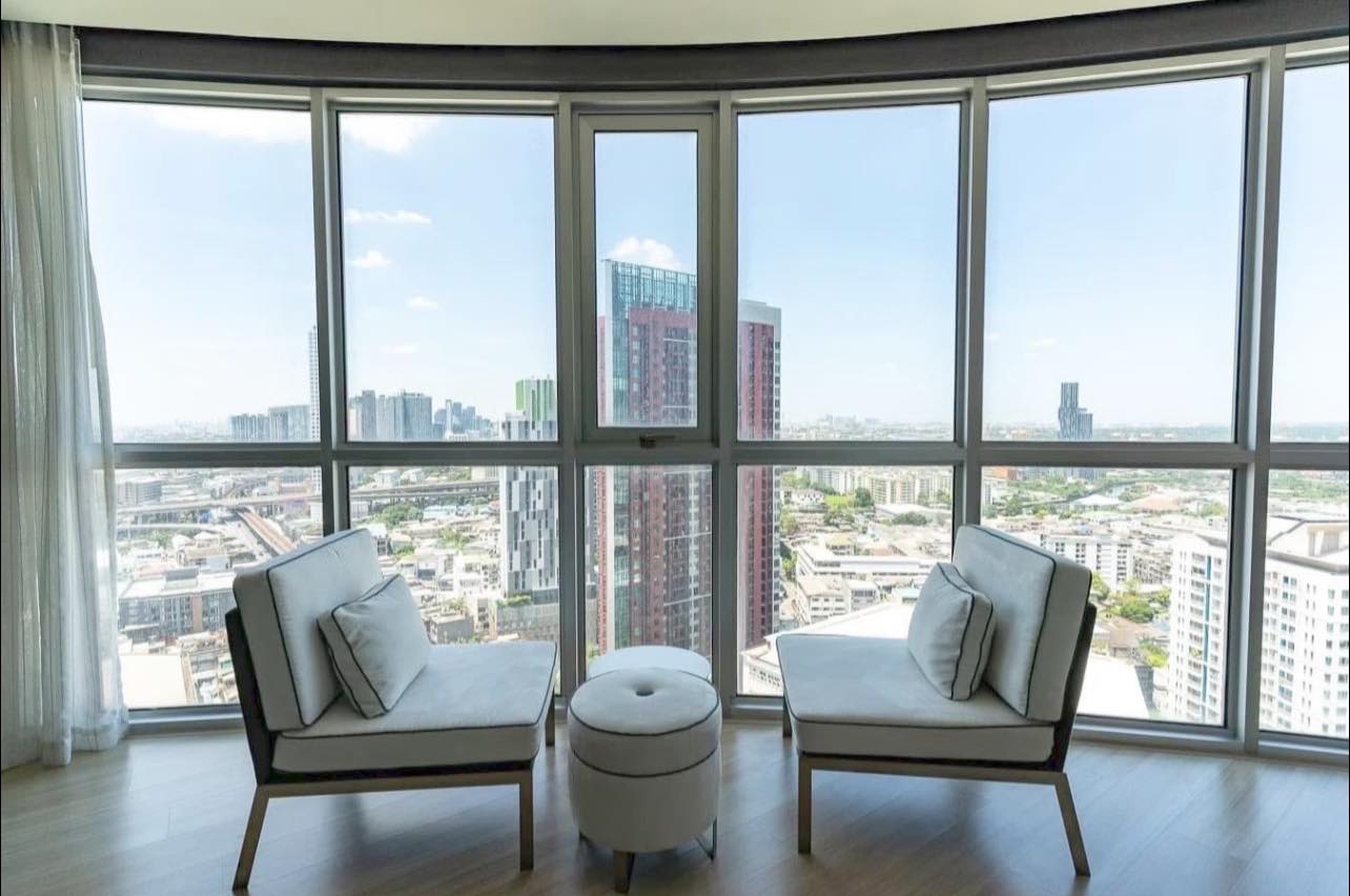 1-Bedroom 1-Bathroom 54sqm Sky Walk Residences for Rent 40K THB, Near BTS Phra Khanong, Fully Furnished, Modern Condo in Vibrant Phra Khanong