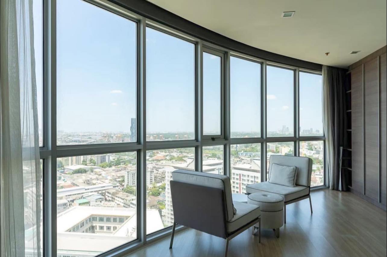 1-Bedroom 1-Bathroom 54sqm Sky Walk Residences for Rent 40K THB, Near BTS Phra Khanong, Fully Furnished, Modern Condo in Vibrant Phra Khanong