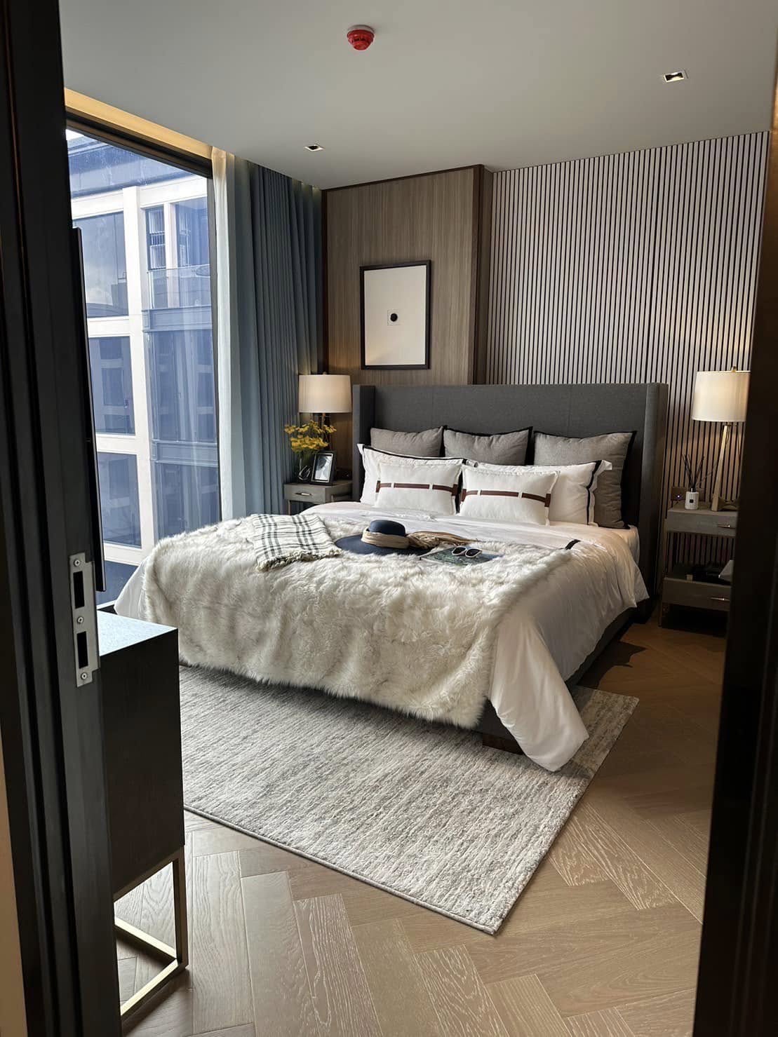 Modern 2-bedroom, 2-bathroom condo at The Reserve 61 Hideaway, 120 sqm, fully furnished with high-end decor, private balcony, and luxury facilities in Thonglor.