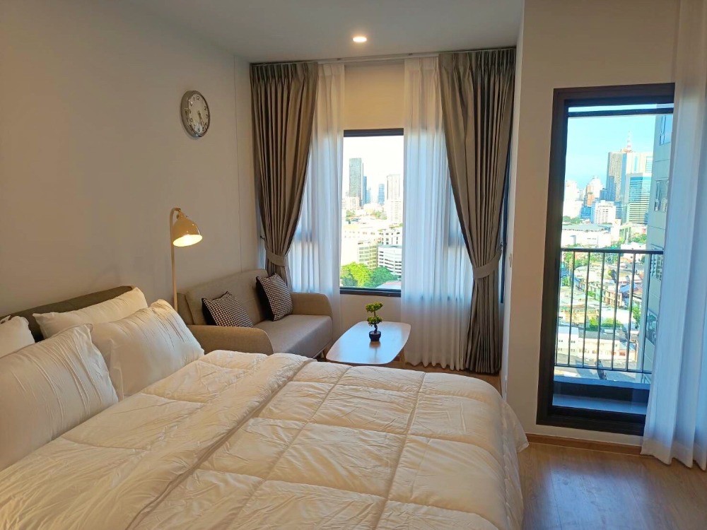 Luxury 2-bedroom, 1-bathroom condo at Life Rama 4-Asoke, 48 sqm, fully furnished with modern decor, high-end appliances, and excellent facilities near MRT Queen Sirikit.