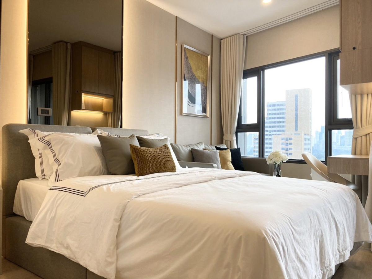 Luxury 2-bedroom, 1-bathroom condo at Life Rama 4-Asoke, 48 sqm, fully furnished with modern decor, high-end appliances, and excellent facilities near MRT Queen Sirikit.