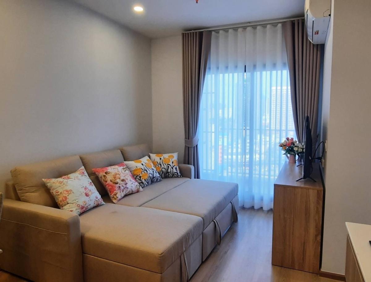 Luxury 2-bedroom, 1-bathroom condo at Life Rama 4-Asoke, 48 sqm, fully furnished with modern decor, high-end appliances, and excellent facilities near MRT Queen Sirikit.