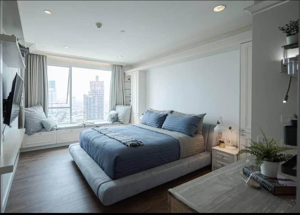 Spacious 4-bedroom penthouse at Wilshire Condominium, featuring modern interiors, skyline views, private balcony, and high-end amenities in Sukhumvit 22, Bangkok.