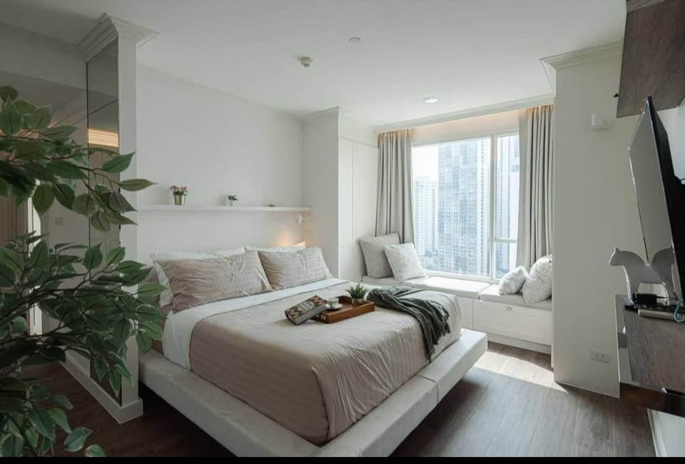 Spacious 4-bedroom penthouse at Wilshire Condominium, featuring modern interiors, skyline views, private balcony, and high-end amenities in Sukhumvit 22, Bangkok.