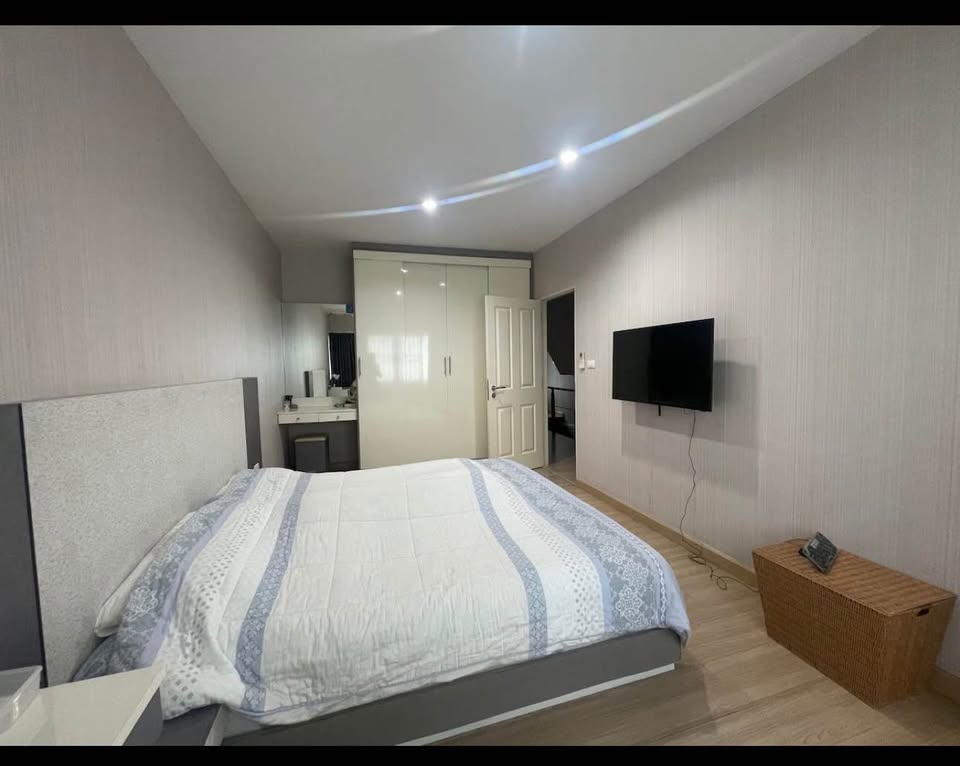 3-BR, 3-Bath, 187sqm Townhouse for Rent at Panasiri Residences, 38K/month, Near Lat Phrao MRT & Saphan Khwai BTS, Fully Furnished, 2 Parking Spaces