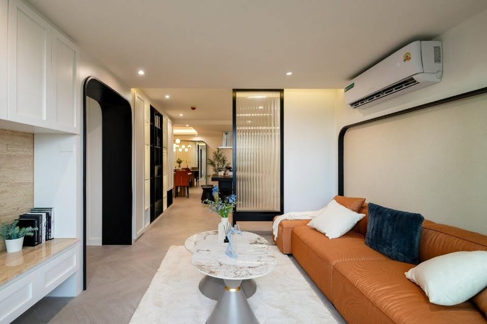 Top-floor corner unit at Le Nice Ekamai featuring a spacious 3-bedroom layout, modern western kitchen with island, and panoramic city views.