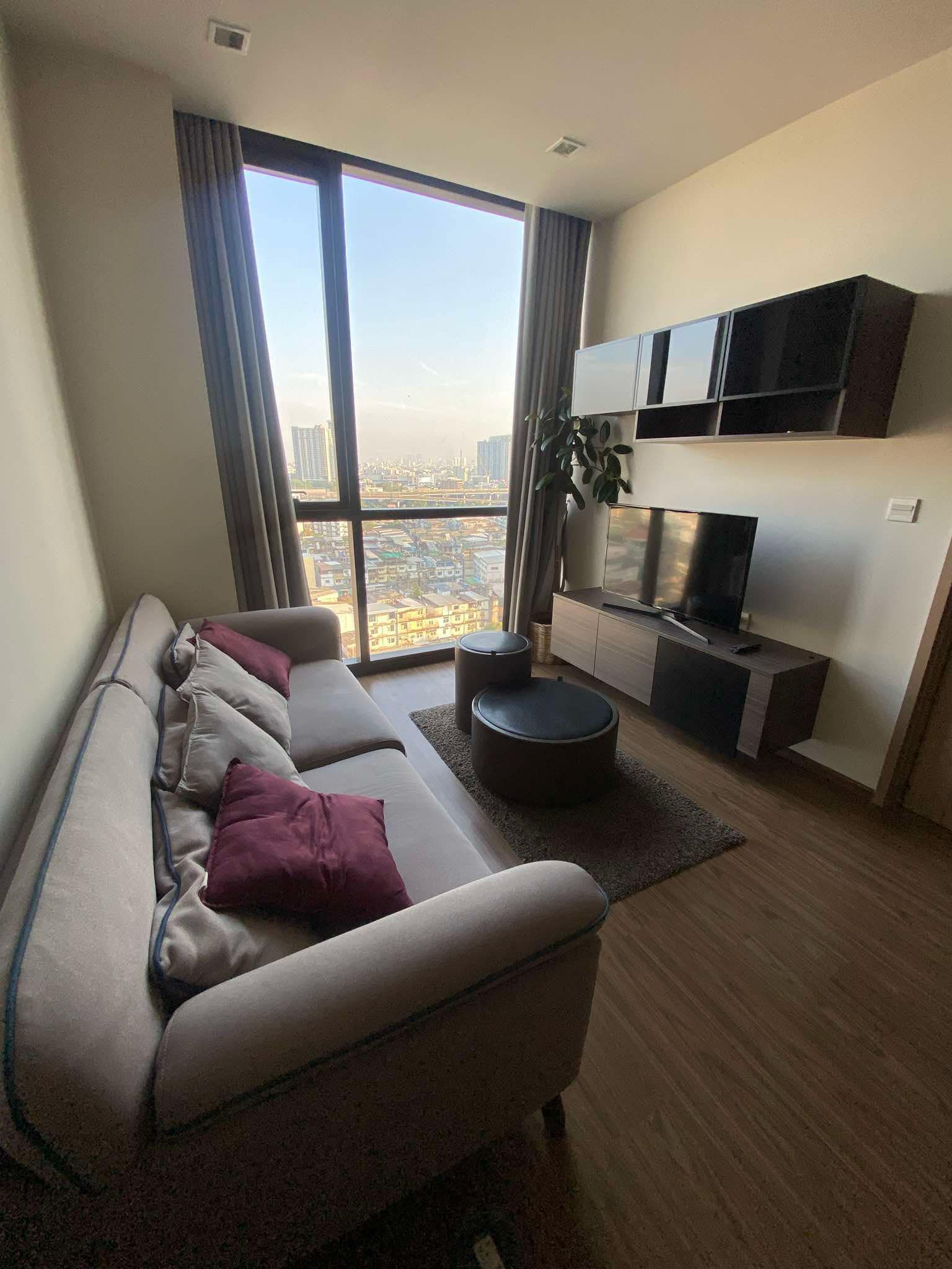 Modern 2-bed, 2-bath, 70 sqm corner unit at The Line Sukhumvit 71. 7 mins to BTS Phra Khanong. Pool, gym, co-working space. Rent ฿40K/month.