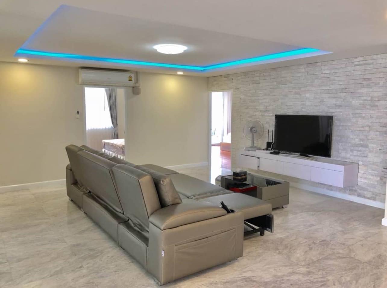 4-Bed, 3-Bath, 236 sqm Condo at DS Towers 1 for Sale near BTS Phrom Phong, ฿25,500,000, Fully Furnished, Prime Sukhumvit Location, Flexible Purchase Terms.