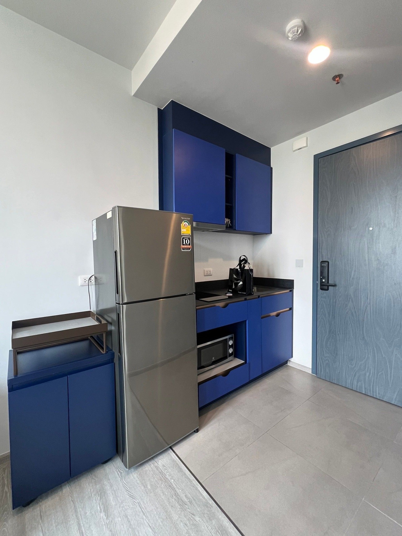 Modern 1-bedroom condo at XT Ekkamai, fully furnished with smart home features, city views, and premium amenities, including a rooftop pool and co-working spaces.
