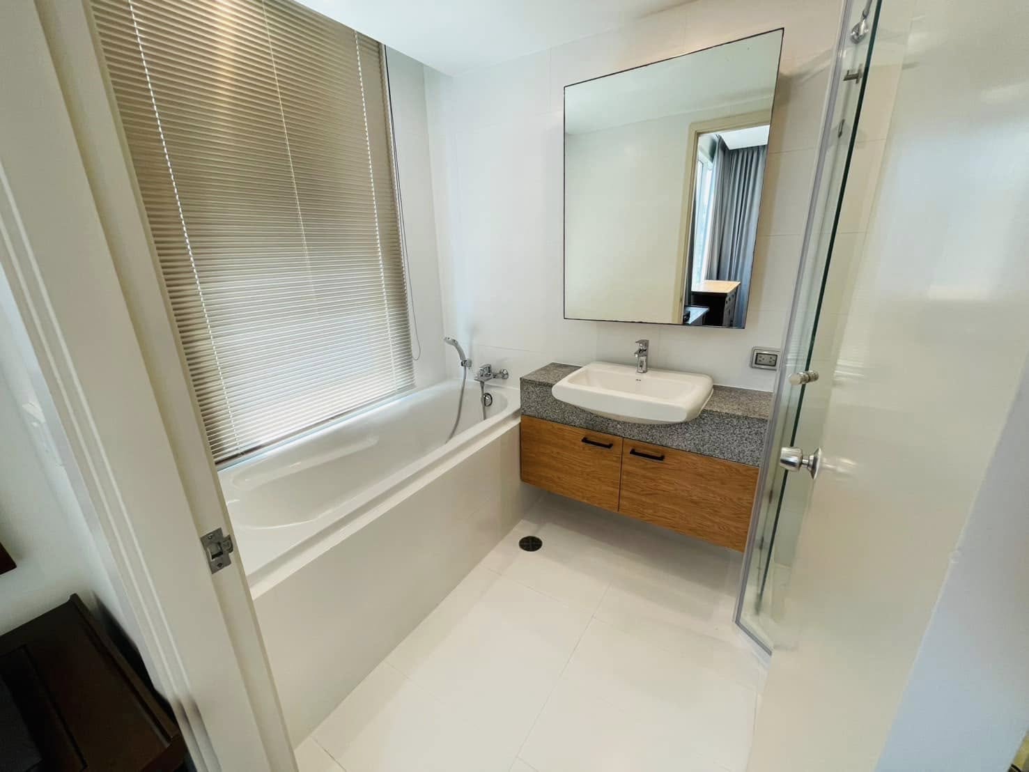 Elegant 2-bedroom condo at Manhattan Chidlom, featuring stylish furnishings, high-floor city views, and premium amenities, located near BTS Chidlom in central Bangkok.