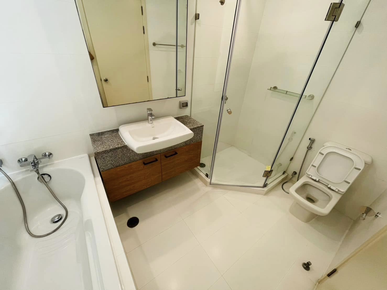 Elegant 2-bedroom condo at Manhattan Chidlom, featuring stylish furnishings, high-floor city views, and premium amenities, located near BTS Chidlom in central Bangkok.