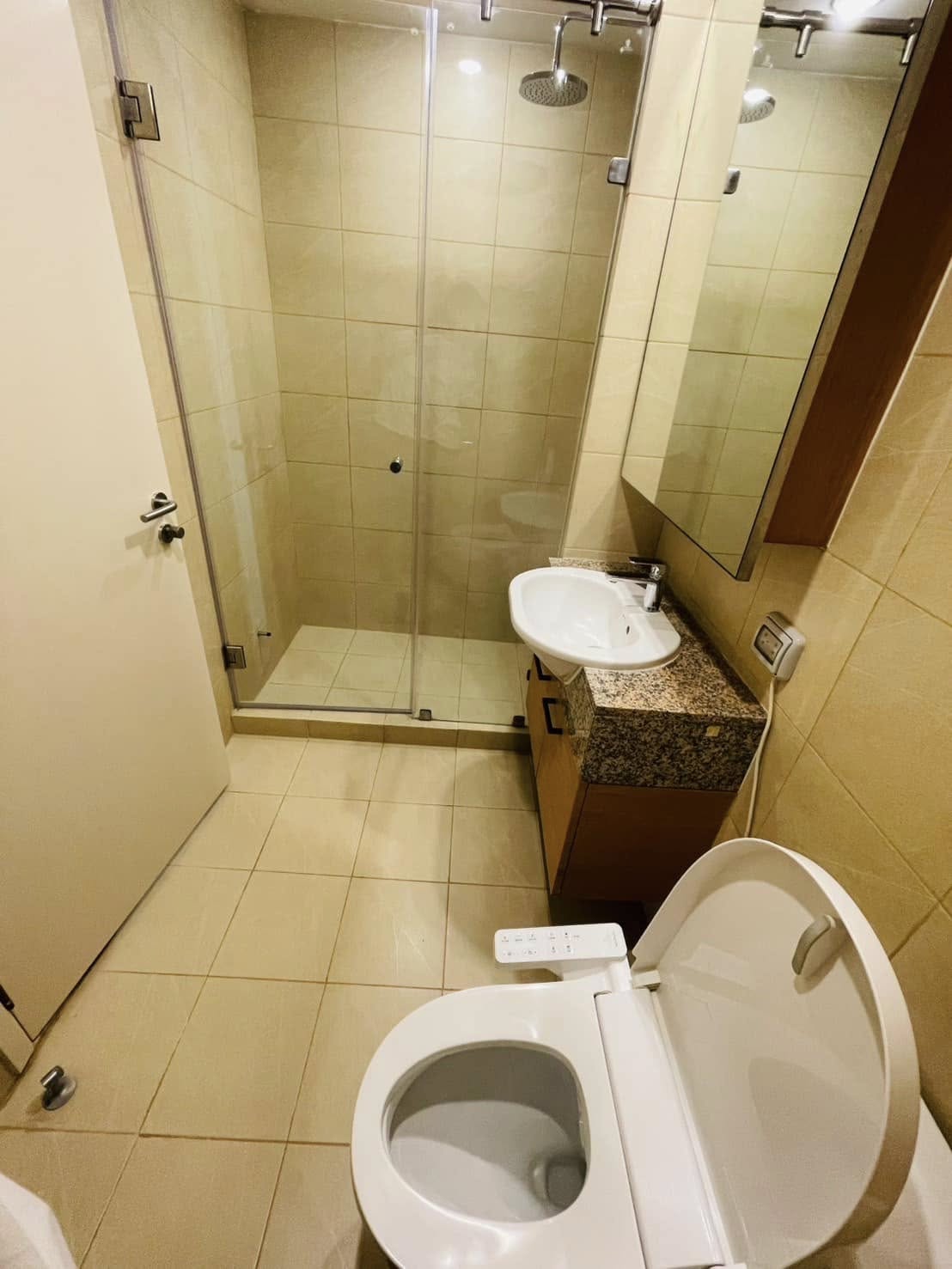 Elegant 2-bedroom condo at Manhattan Chidlom, featuring stylish furnishings, high-floor city views, and premium amenities, located near BTS Chidlom in central Bangkok.