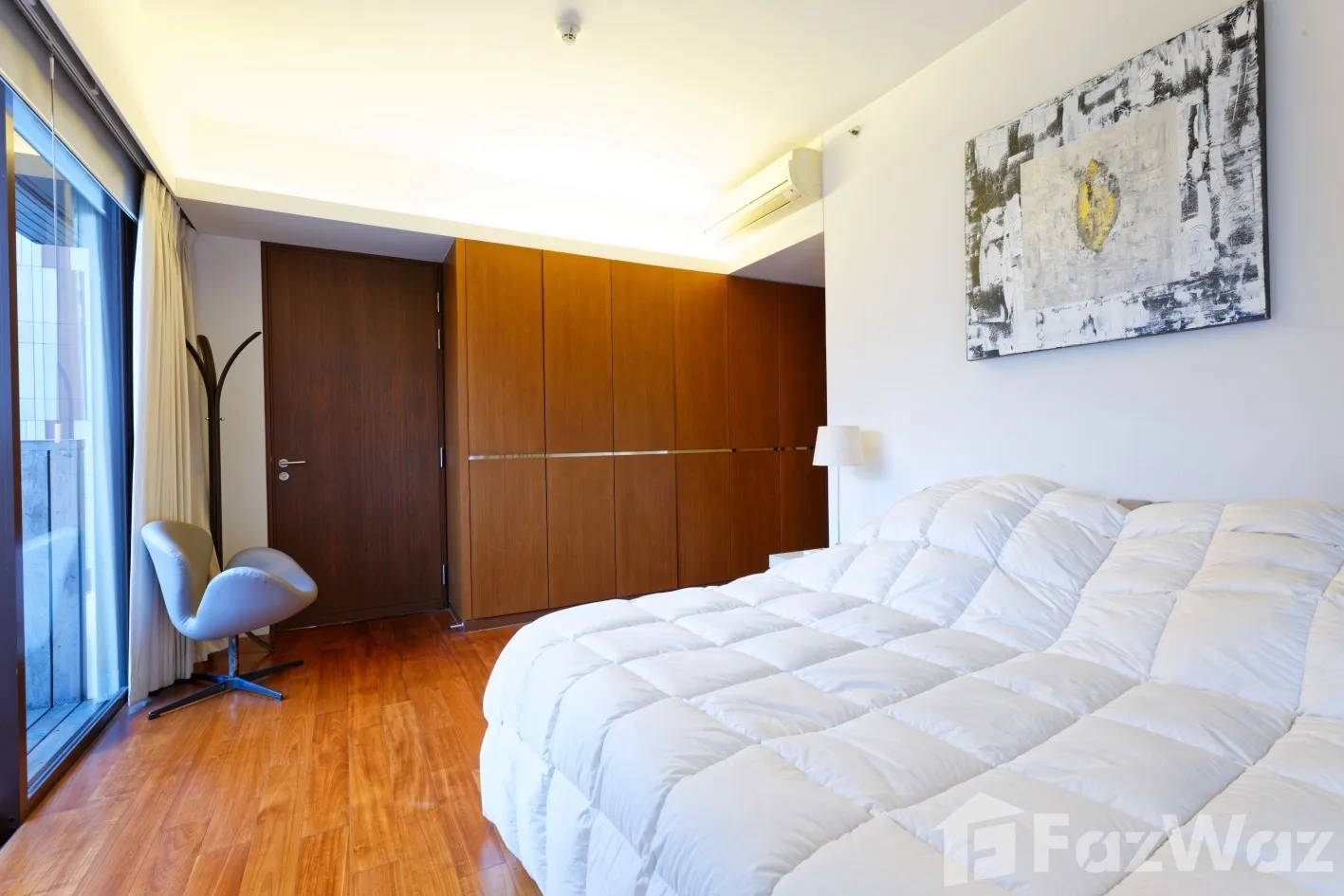 Luxurious 2-bed, 2-bath condo at Hansar Rajdamri, 112 sqm. For sale at ฿10,000,000 or for rent at ฿75,000/month. Prime location, top amenities.