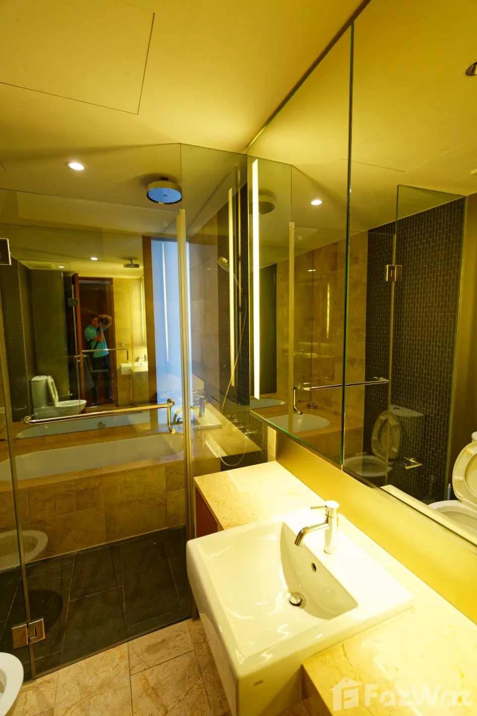 Luxurious 2-bed, 2-bath condo at Hansar Rajdamri, 112 sqm. For sale at ฿10,000,000 or for rent at ฿75,000/month. Prime location, top amenities.