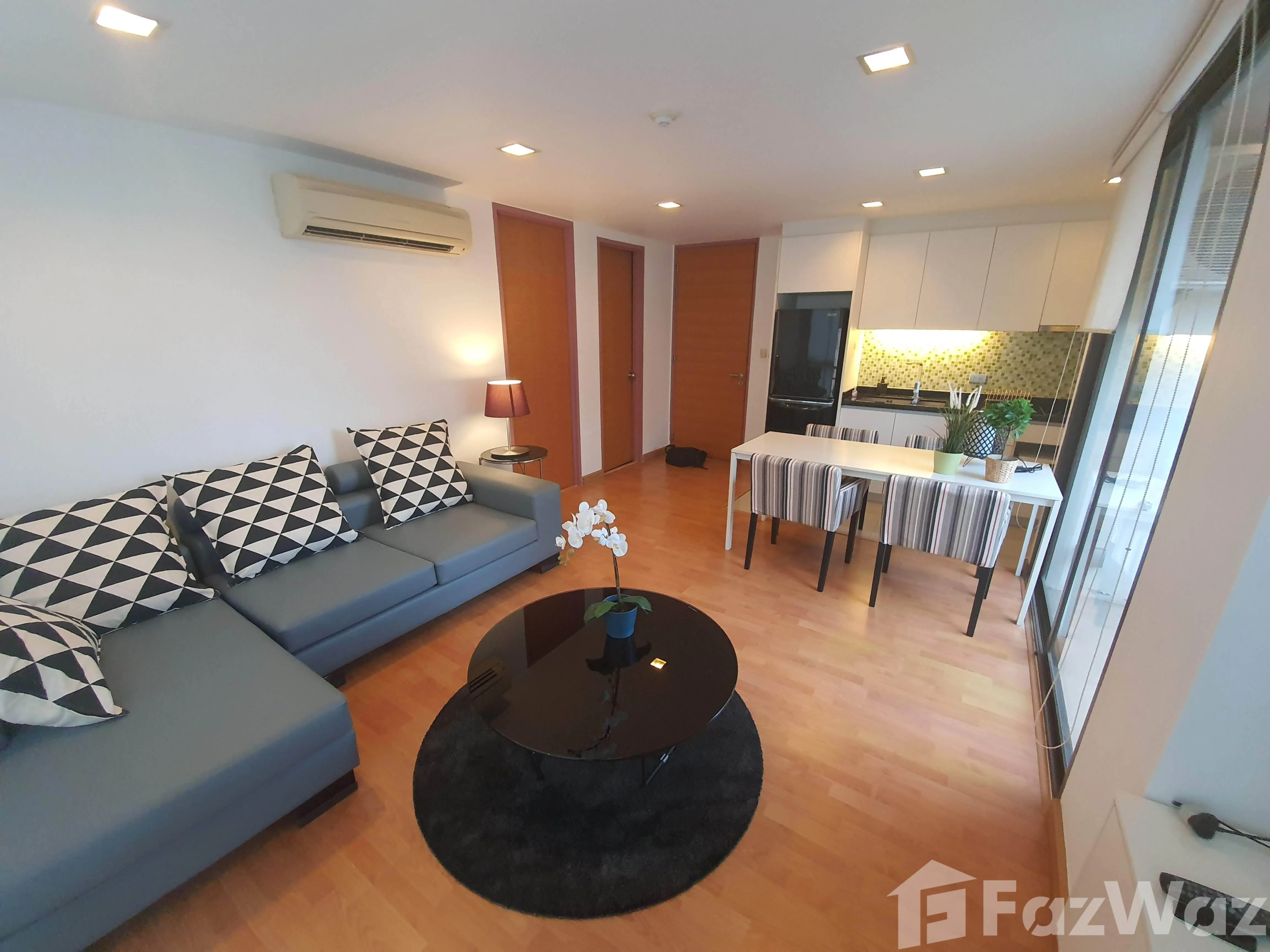 Modern 1-bedroom, 1-bathroom condo at XVI The Sixteenth, 43 sqm, for sale at ฿5,100,000 or rent at ฿25,000/month near MRT Queen Sirikit.