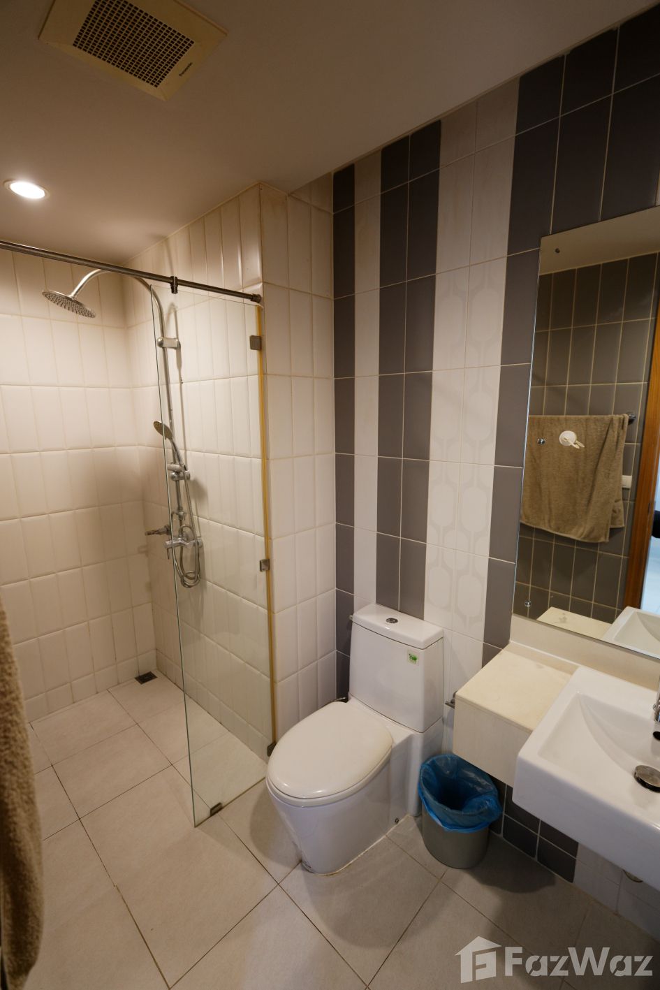 1-Bedroom, 1-Bathroom condo for sale at Circle Petchaburi, 47 sqm, at ฿4.6M. Ideal location near MRT, shopping, dining, and top schools. Perfect for city living.