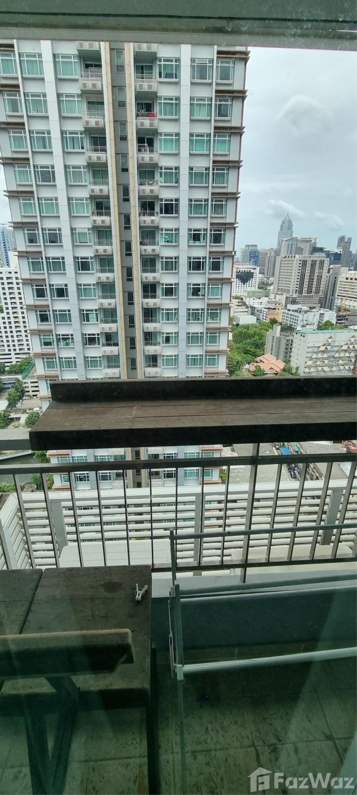 1-Bedroom, 1-Bathroom condo for sale at Circle Petchaburi, 47 sqm, at ฿4.6M. Ideal location near MRT, shopping, dining, and top schools. Perfect for city living.