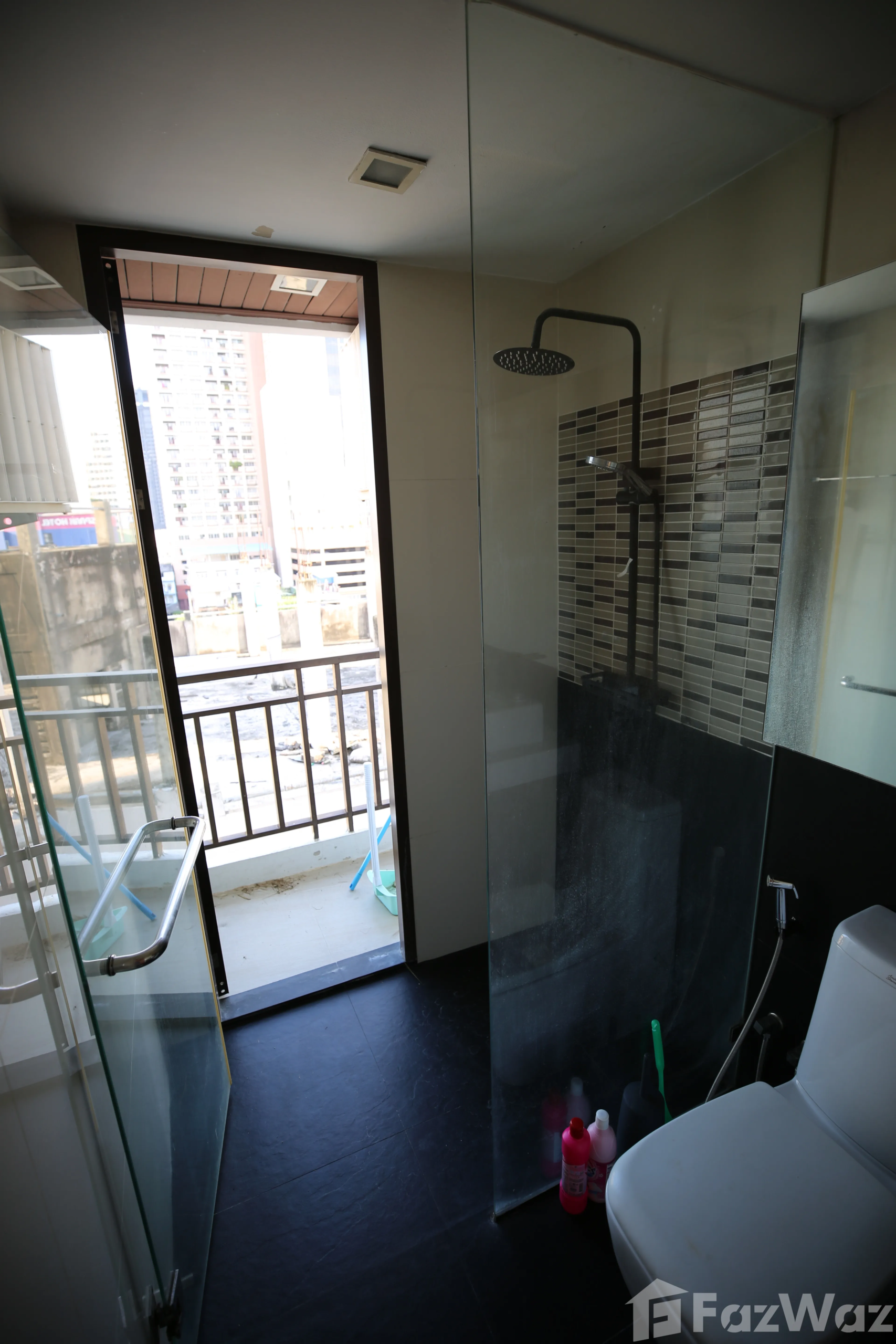 Modern studio, 1 bath, 28 sqm at XVI The Sixteenth Condominium for sale at ฿3.25M. Prime location near MRT Queen Sirikit, top-floor unit, and great amenities.