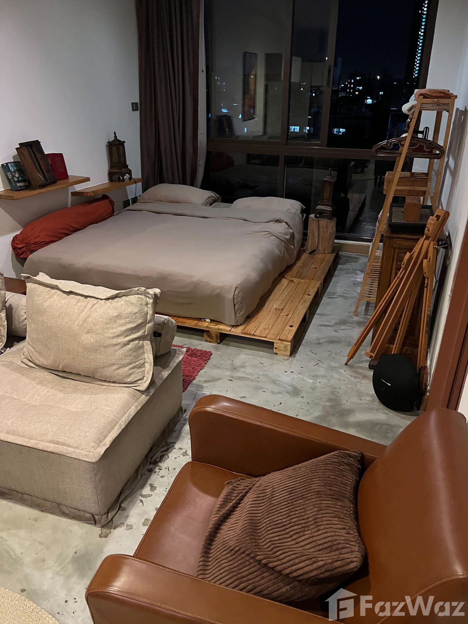 Modern studio, 1 bath, 28 sqm at XVI The Sixteenth Condominium for sale at ฿3.25M. Prime location near MRT Queen Sirikit, top-floor unit, and great amenities.
