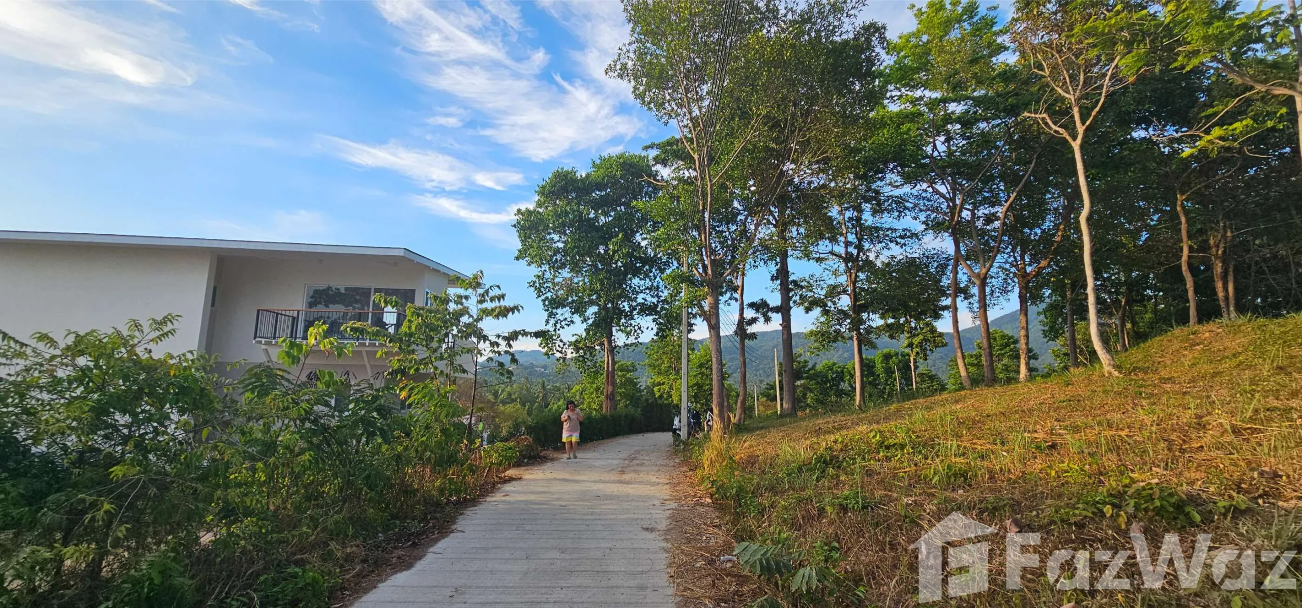 1,600 SqM land for sale in Hing Kong Top Hill, Koh Phangan. Panoramic sea views, ideal for a private villa or resort. Priced at ฿6,500,000. Don't miss out!