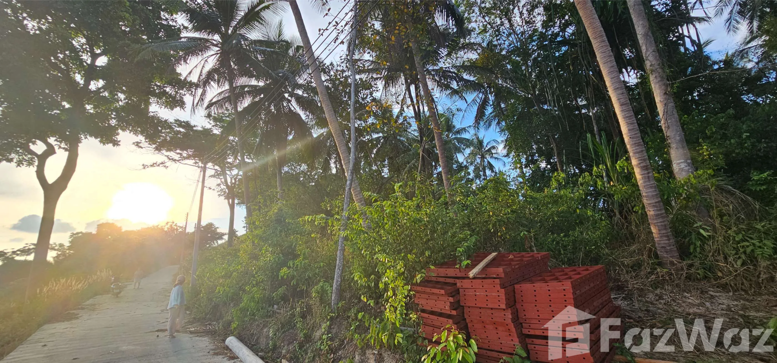 1,600 SqM land for sale in Hing Kong Top Hill, Koh Phangan. Panoramic sea views, ideal for a private villa or resort. Priced at ฿6,500,000. Don't miss out!