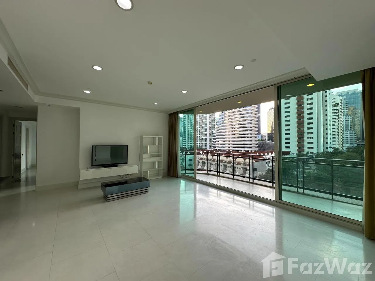Luxurious 3-bedroom, 3-bathroom 146 sqm condo at Royce Private Residences. Prime Bangkok location, top-tier amenities. For sale at ฿31,000,000.