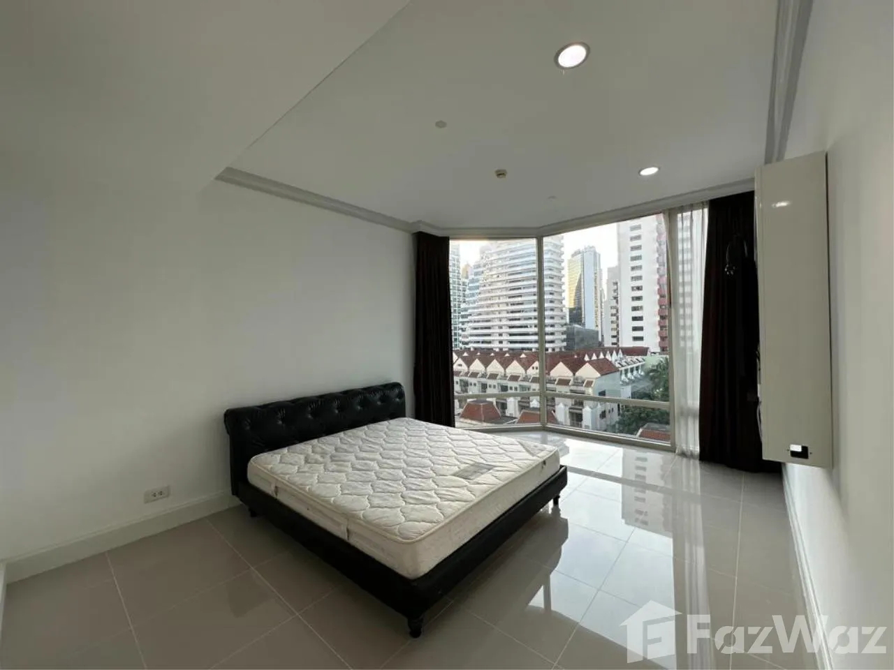 Luxurious 3-bedroom, 3-bathroom 146 sqm condo at Royce Private Residences. Prime Bangkok location, top-tier amenities. For sale at ฿31,000,000.