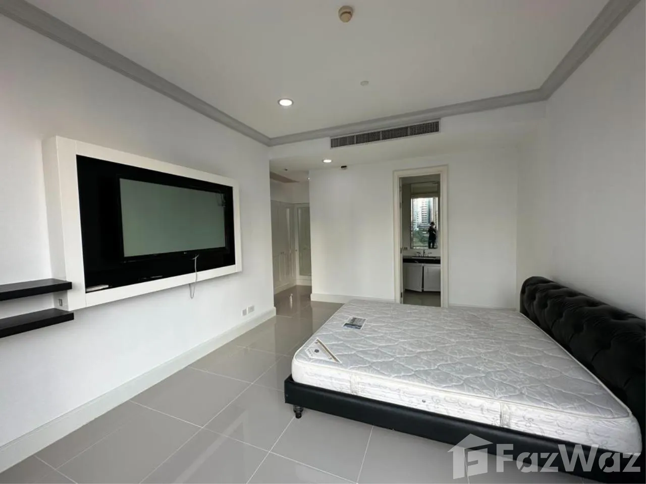 Luxurious 3-bedroom, 3-bathroom 146 sqm condo at Royce Private Residences. Prime Bangkok location, top-tier amenities. For sale at ฿31,000,000.