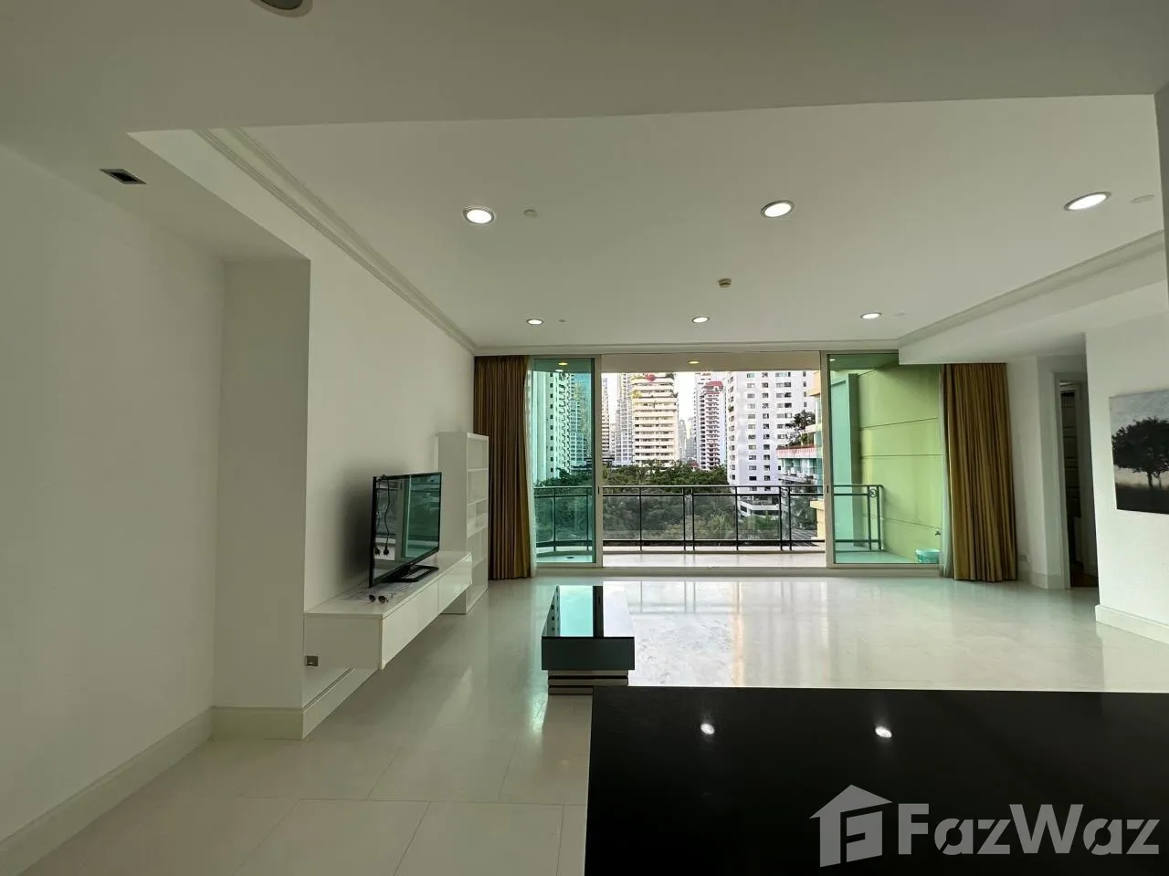 Luxurious 3-bedroom, 3-bathroom 146 sqm condo at Royce Private Residences. Prime Bangkok location, top-tier amenities. For sale at ฿31,000,000.