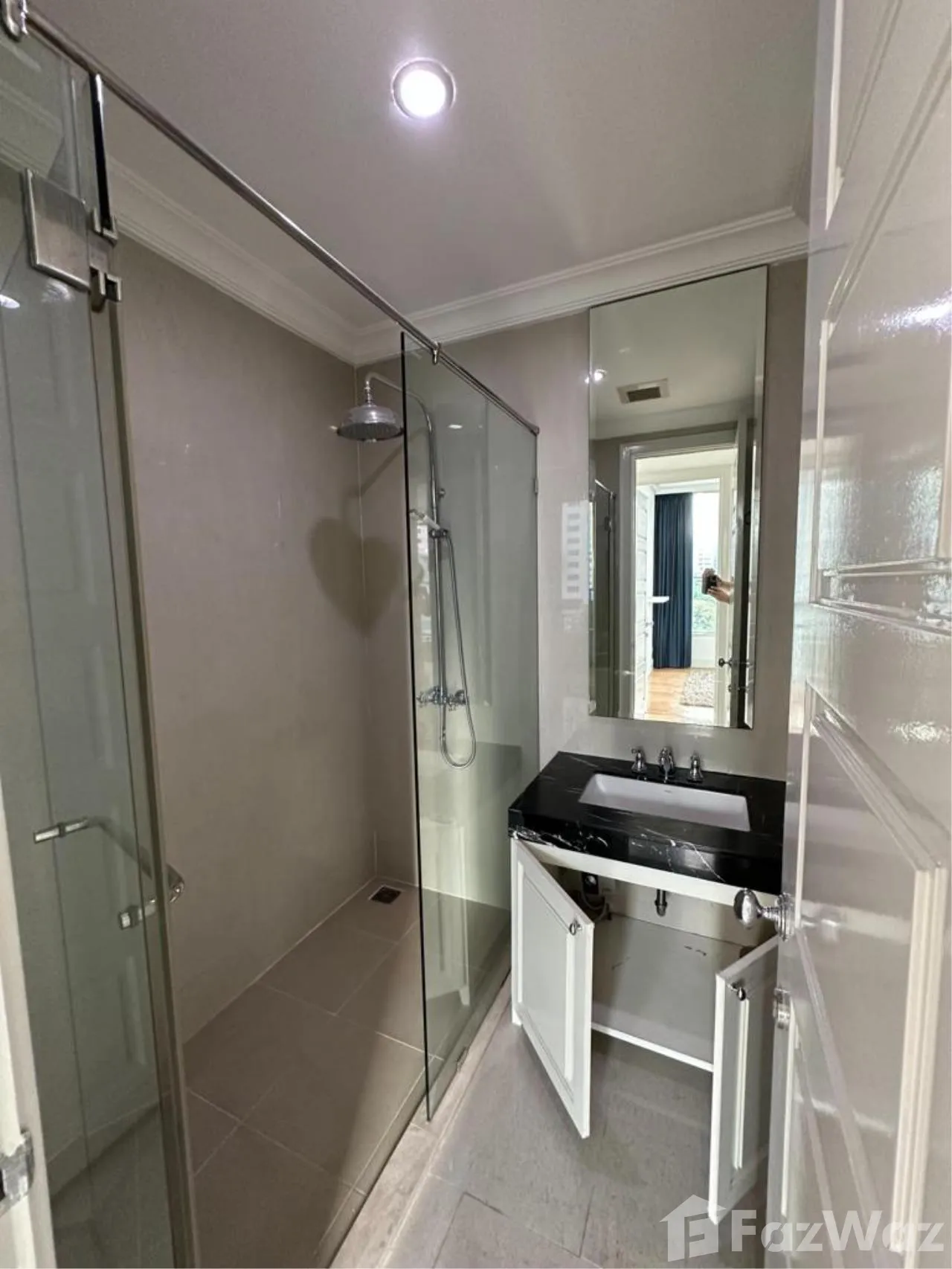 Luxurious 3-bedroom, 3-bathroom 146 sqm condo at Royce Private Residences. Prime Bangkok location, top-tier amenities. For sale at ฿31,000,000.