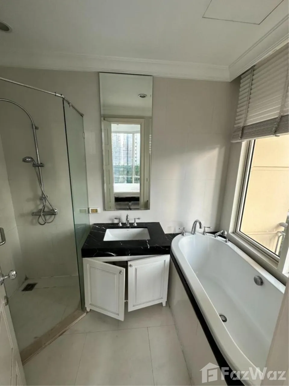 Luxurious 3-bedroom, 3-bathroom 146 sqm condo at Royce Private Residences. Prime Bangkok location, top-tier amenities. For sale at ฿31,000,000.